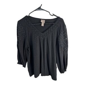 Chico's Women’s Black V-Neck Top with 3/4 Eyelet Lace Puff Sleeve Size 1